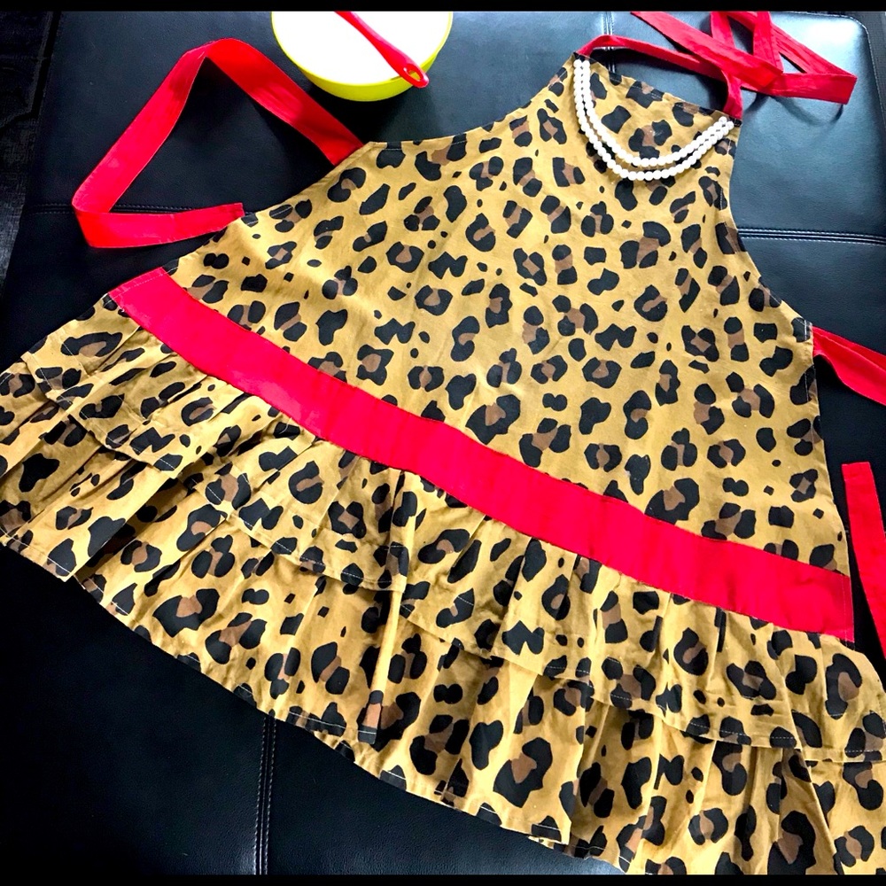 Animal Print Apron with Pearls❣️